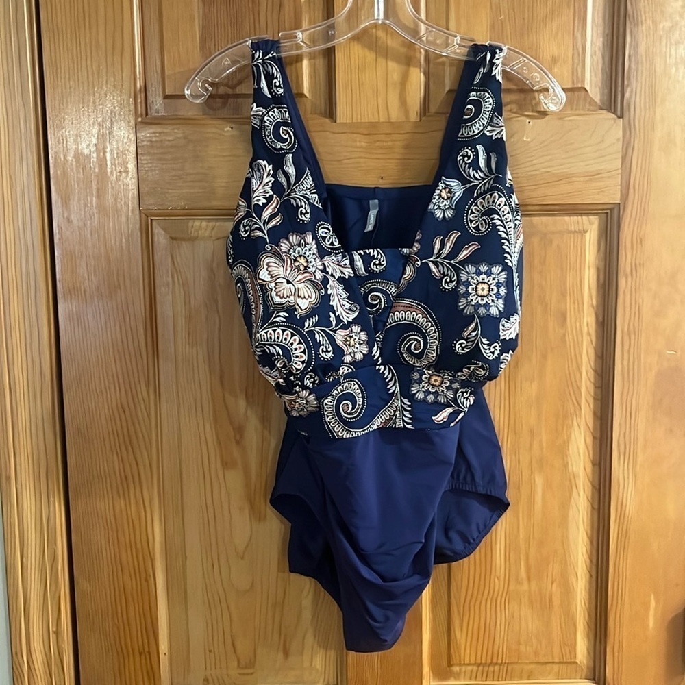 NWOT lands’ End plaisy pluse size one piece swimsuit size 18W.